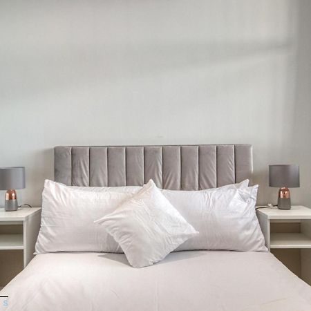 Cosy 1-Bed By Heathrow Airport Londres Exterior foto